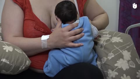 How to breastfeed in the straddling position. _ Breastfeeding