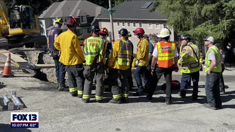 Crews recover body of man killed in Renton trench collapse _ FOX 13 Seattle片段