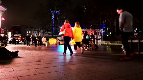 Nice Time Lapse View of A Crowd Of People Walking In The Streets Of London At Night