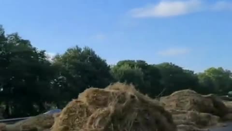 "F*ck the Government!" - Dutch Farmers Revolt and Dump Hay Bales and Manure on the Motorways