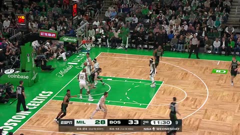 NBA - Tatum gets into the lane and fades away... he's got 15 🔥 Bucks-Celtics