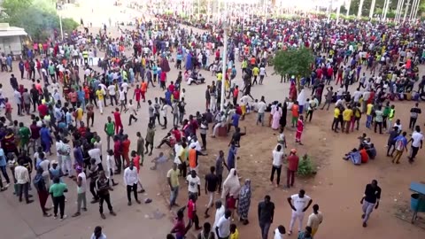 Niger junta supporters overwhelm call for volunteers