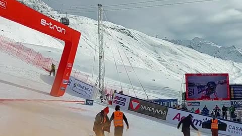 Klimakleber auf der Ski-Piste in Gurgl verärgern das Publikum