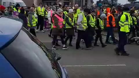 Rosslare, Wexford 🇮🇪 Huge numbers out in support of their local community