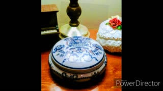 Blue and White Porcelain Bowl w/lid