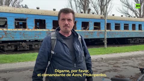 Un residente RUSSO della città di Mariupol dice:"che la moglie e i figli di Zelensky vengano qui e si nascondano negli scantinati e bevano acqua non sicura 'dalla fogna',come hanno fatto i bambini degli appartamenti di Cheriómushki".