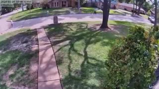Houston area lawn worker uses weed eater to go after robbery suspects