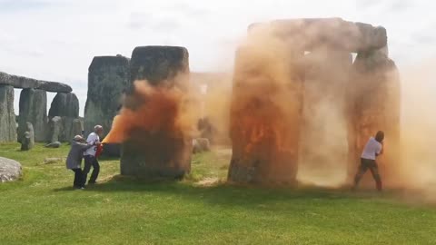 NOW - Just Stop Oil climate LARPers spray Stonehenge with orange paint.