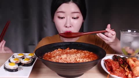 DON'T WATCH THIS IF YOU ARE HUNGRY #2 - Noodles Short