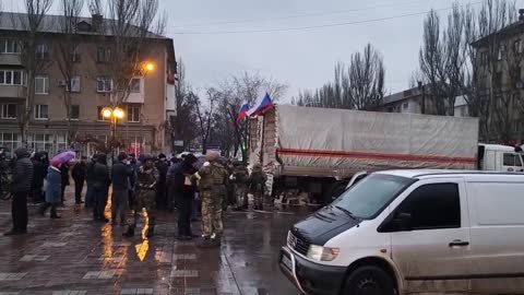 RU military supplying food and water at Melitopol