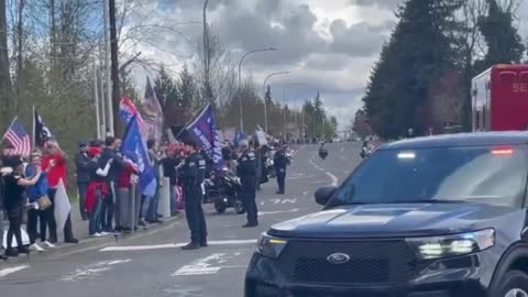 Trump Supporters Troll Biden as He Arrives at Seattle College