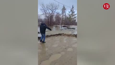 Another river overflowed in Russia: hundreds of houses were flooded, the population was warned