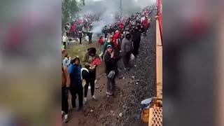 Tens of Thousands in Mexico Attempt to Catch Train to U.S. Border