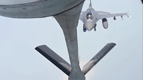 F-16 In-flight refueling
