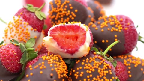 DIY Halloween Treats: Chocolate Dipped Strawberries Recipe