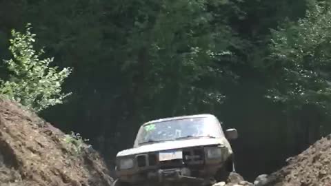 Toyota 4x4 makes it second try gully climb