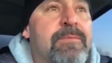 Canada: Trucker tears up after reading letter from 11 year old