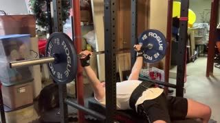 Bench pressing 220lbs for 10reps