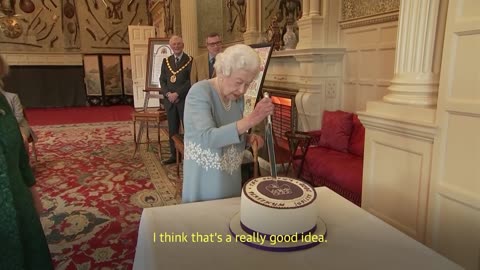 'I don't matter'_ Queen jokes about her platinum jubilee cake being upside down