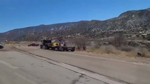 Freedom Convoy is traveling through New Mexico. 🙏 ❤️ 🇺🇸 #thepeoplesconvoy #freedomconvoy