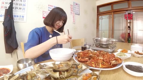They've Never Seen Mukbang Like this! 🤣 20 Servings of Raw Marinated Crab!