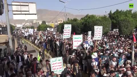 Migliaia di manifestanti si sono riuniti il 26 marzo a Sana'a per celebrare il settimo anniversario dell'inizio della guerra in Yemen.la guerra ha scatenato quella che le Nazioni Unite hanno definito la peggiore crisi umanitaria del mondo.
