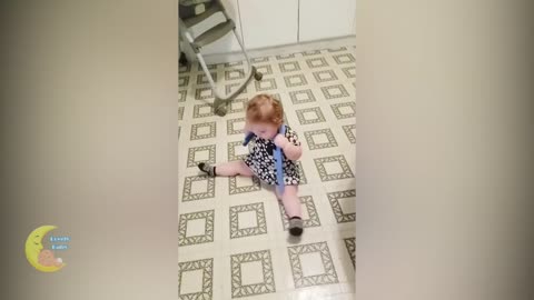 Top Funny Scooting baby finds hilariously new way to get around