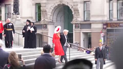 👀 Boris Johnson leaving St Paul's cathedral following jubilee booed relentlessly...