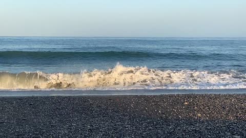 🌊🌊 Big Waves Crashing on the Beach 🌊🌊