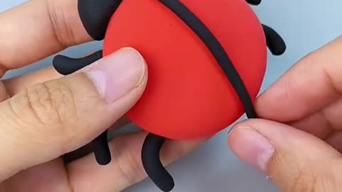 A three-year-old can make a ladybug, come and try with your kids