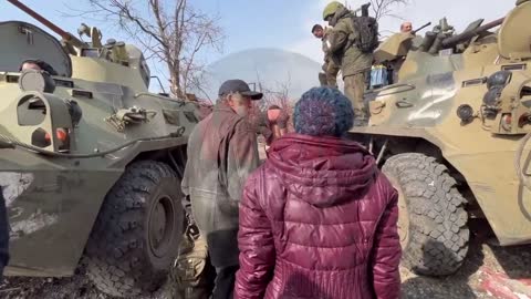 Oltre 120 civili sono usciti dai bunker dell'acciaieria Azovstal di Mariupol