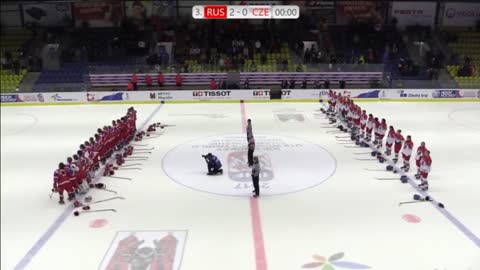 Hockey players of Russia silenced the stands booing the Russian anthem!