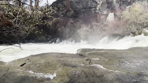 Magical Dillon Falls – Deschutes River Trail – Central Oregon – 4K