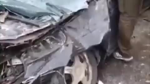 Tank runs over man in car (Ukranie Feb. 2022)