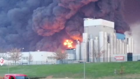 Desalojan a 250 personas por el incendio de Montornès (Barcelona) (3)