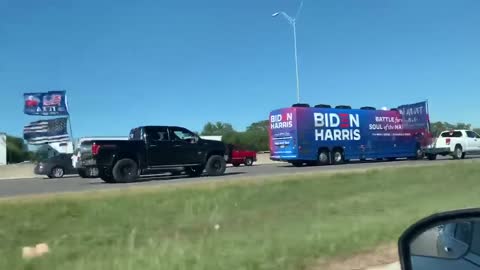 Kamala/Biden bus being escorted outta New Braunfels Texas today!