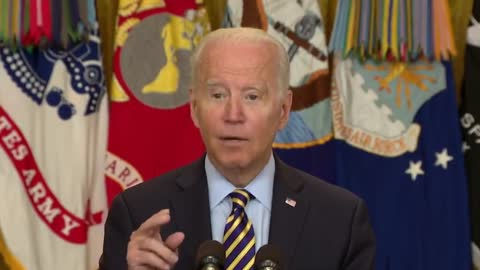 Joe Biden Completely FREEZES Mid Sentence