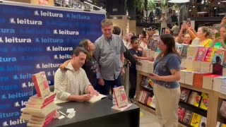 Bolsonaro prestigia lançamento de livro de Tiago Pavinatto em Brasília