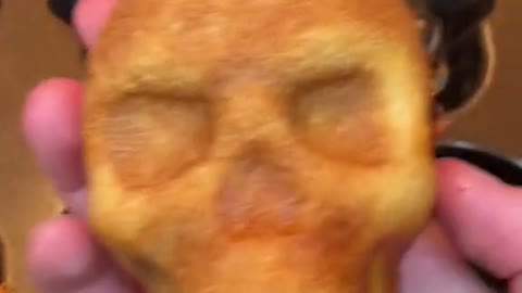 made a video of my spooky pizza lunch.드一