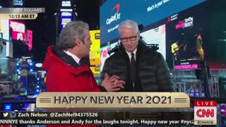 Andy Cohen Torches de Blasio