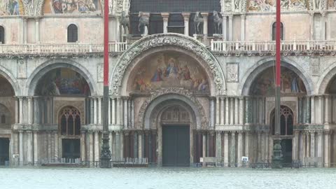 El "agua alta" no da tregua a Venecia y alcanza los 154 centímetros