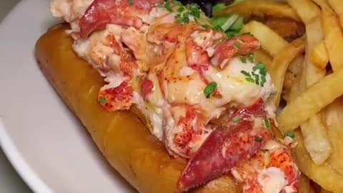 Treat your self to ED’S SIGNATURE LOBSTER ROLL from Ed’s Lobster Bar!