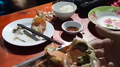 HOW TO EAT VIETNAMESE