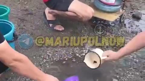 💙💛 In occupied Mariupol, locals are collecting water from puddles. 💙💛 27th June 2022