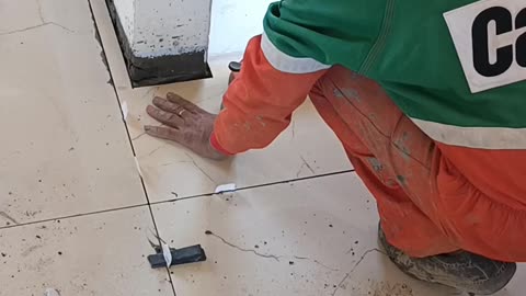 Explore innovative cutting techniques for floor ceramics#tiles #ceramic #Tile_installation