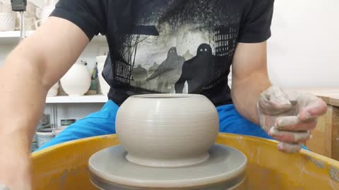 Throwing a Teapot and Lid
