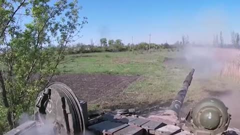 05.05.2022 T-72B3 destroys firing points of Ukrainian troops in the Donbas