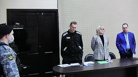 Justicia rusa condena a Navalni a otros nueve años de cárcel