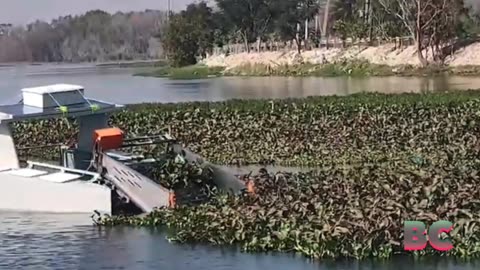 Autonomous trash-gobbling robot boat wages war on waterway waste