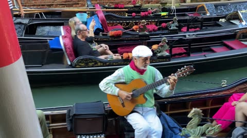 Venice Guitarist